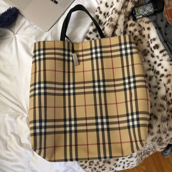 Burberry Handbags - Burberry Tote